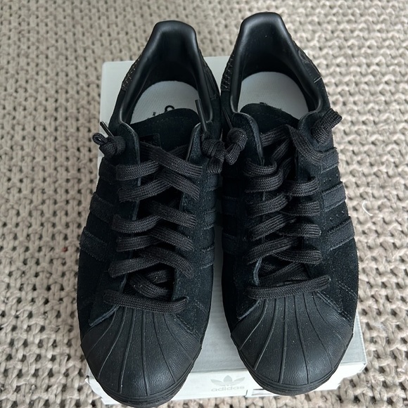 Custom Adidas - Picture 4 of 5